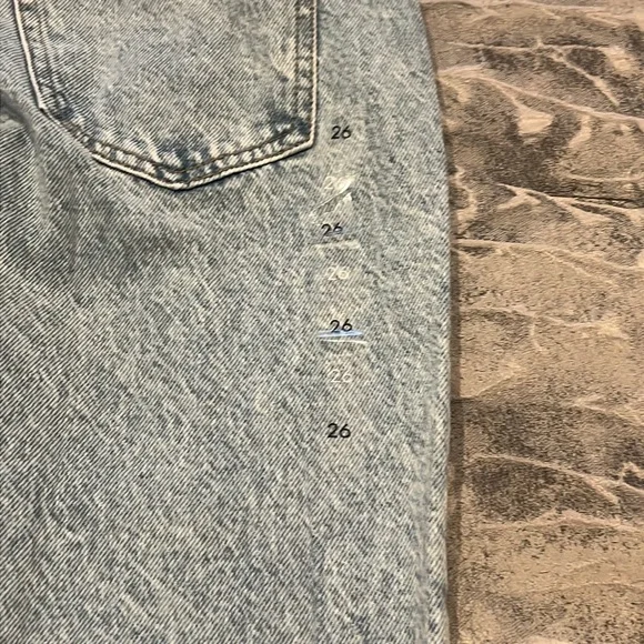 NWOT PacSun Jordyn Low Rise Straight Light Wash Denim Jeans, size 26 - Picture 6 of 6